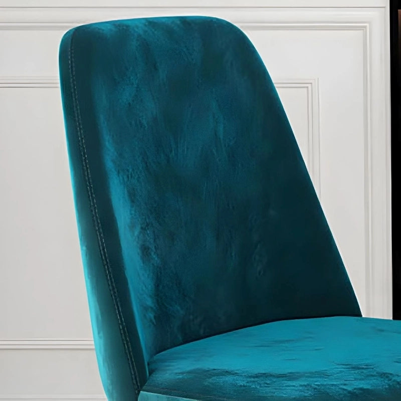 Crafted with clean stitching and a smart silhouette, the Delta dining chair is built for homes seeking both modern function and visual elegance. 