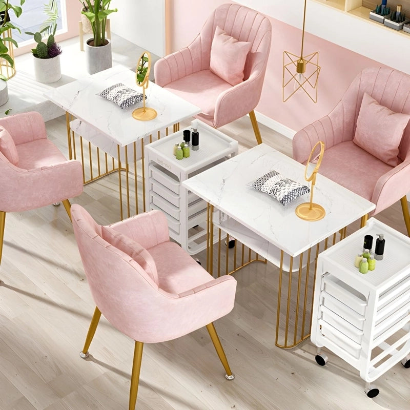 The tapered legs in gold or black bring lightness and strength, while the waterfall seat edge and lumbar pillow enhance comfort.