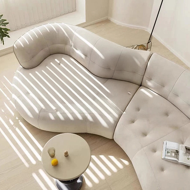 Built using premium foam and pocketed springs, it ensures lasting structure and plushness. 